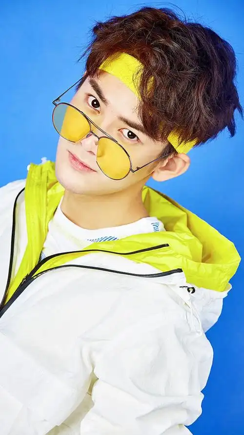 ios小鲜肉熊梓淇酷帅手机6k漂亮壁纸