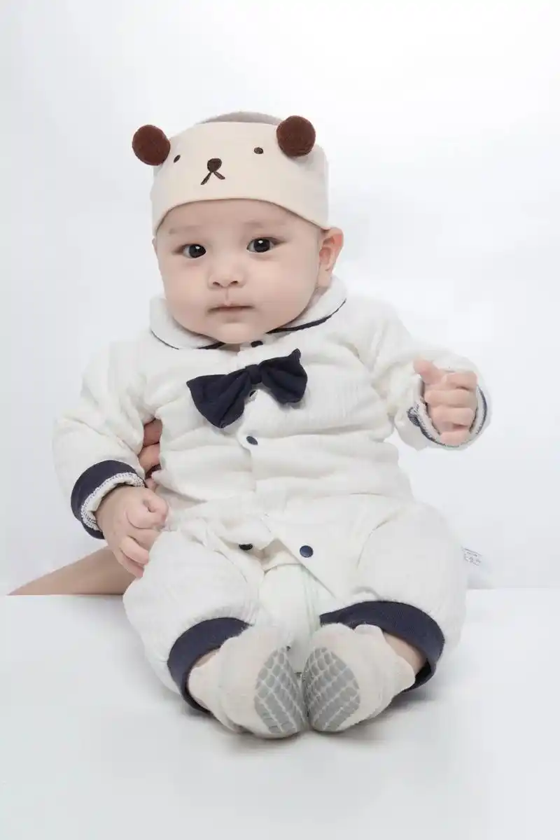 宝宝百日照 这样拍 萌爆了.#儿童摄影 #亲子照 #宝宝照  - 抖音