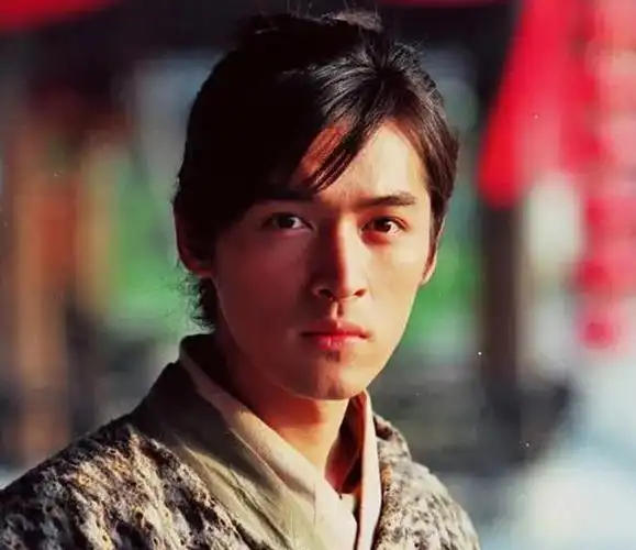 胡歌仙剑花絮旧照曝光满屏少年感不愧是少女心中的白月光