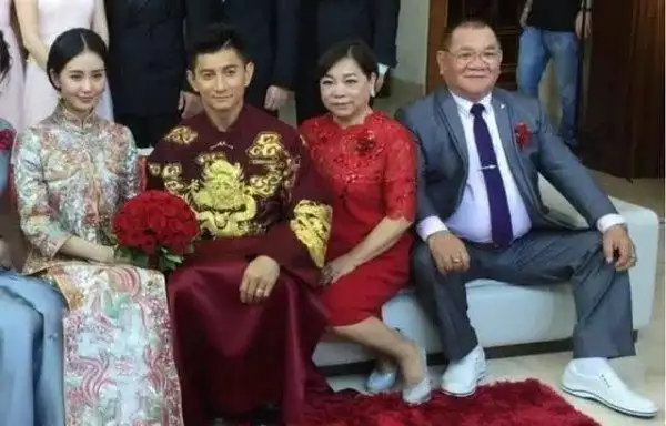 吴奇隆1990年开始每个月替爸爸还赌债20万,还了12年总计3000万