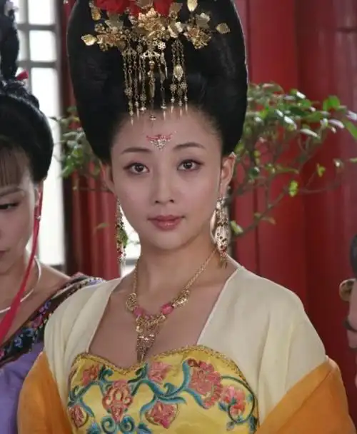 殷桃前夫入狱被拖累与李金羽无疾而终如今用孝心托起父母晚年