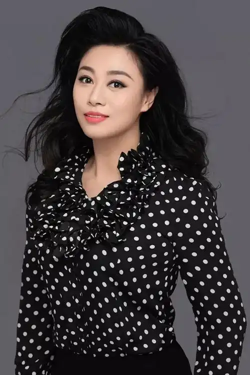 陈冠馥,女中音歌唱家,中共党员.