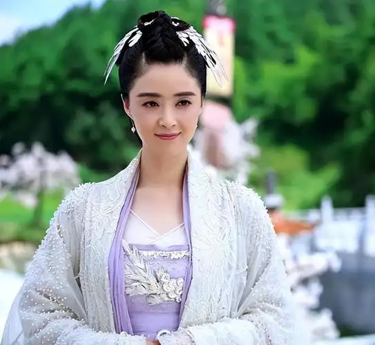 回顾蒋欣16岁北漂20岁买房现40岁无人敢娶活成谁都惹不起的人