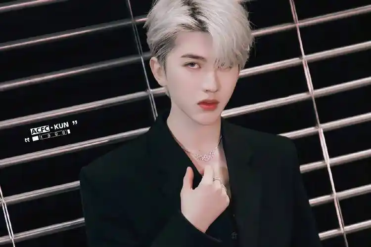 蔡徐坤壁纸生活中因为与你相遇而色彩斑斓惊喜不断