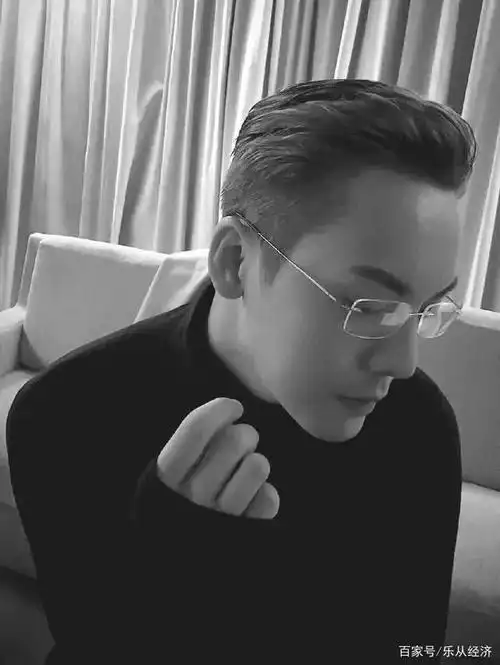 拥有完美颜值的陈伟霆,连侧脸都是那么的完美!