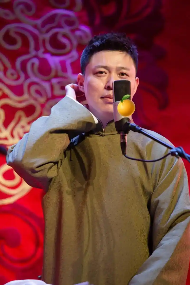 李鹤东 #东东小宝 他偶尔也会慈悲地望向人海,不管你是张三 - 抖音