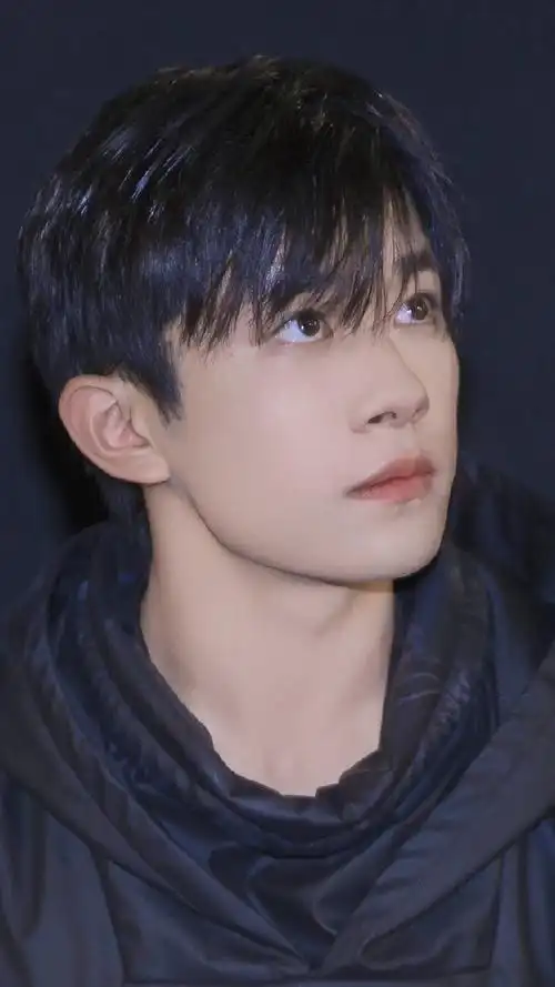 #易烊千玺或出席米兰时装周#