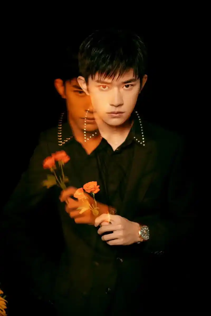 19岁玊尔演唱会,20岁后座剧场,21岁票房大卖,22岁开心就好#易烊千玺