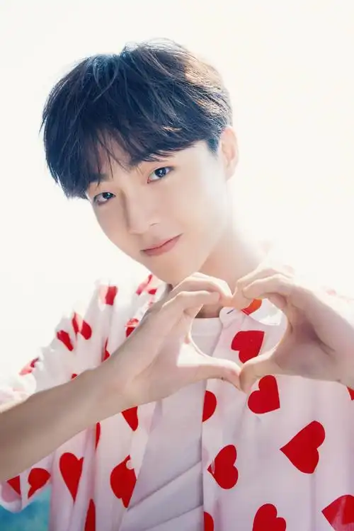 陈立农爱心衬衫清爽写真图片,明星,小鲜肉,写真,时尚
