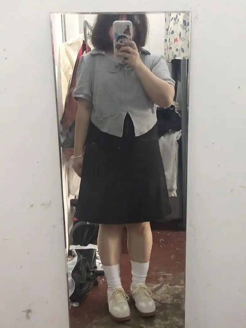 身高一米五体重128女大学生简约穿搭,喜欢 的男生说我这样穿有点好看.