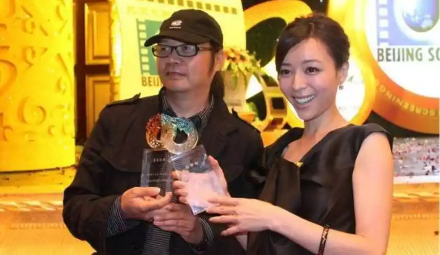 "导演收割机"张静初,专业睡导演被正宫封20年,复出无人识_绯闻_顾长卫