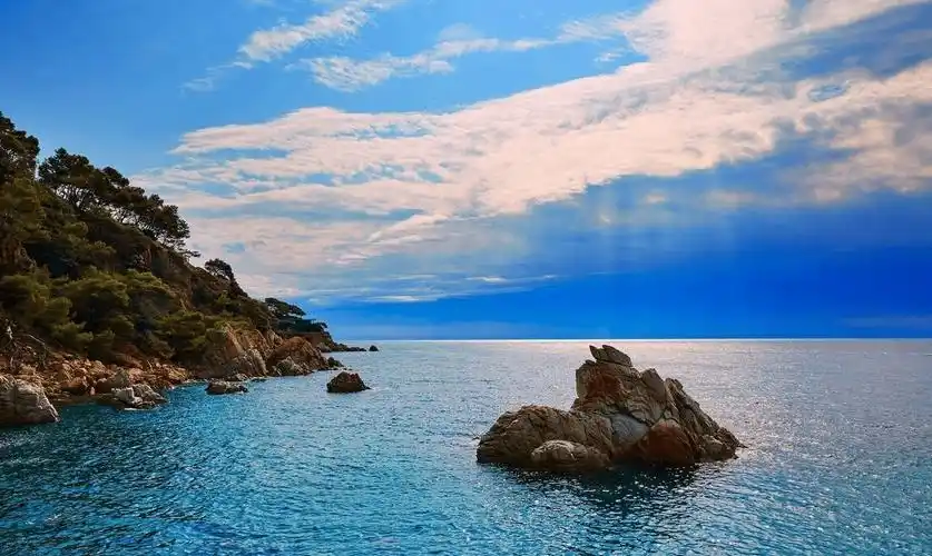 原创海洋的地形和陆地差别有多大海洋里面会有山峰峡谷的地形吗