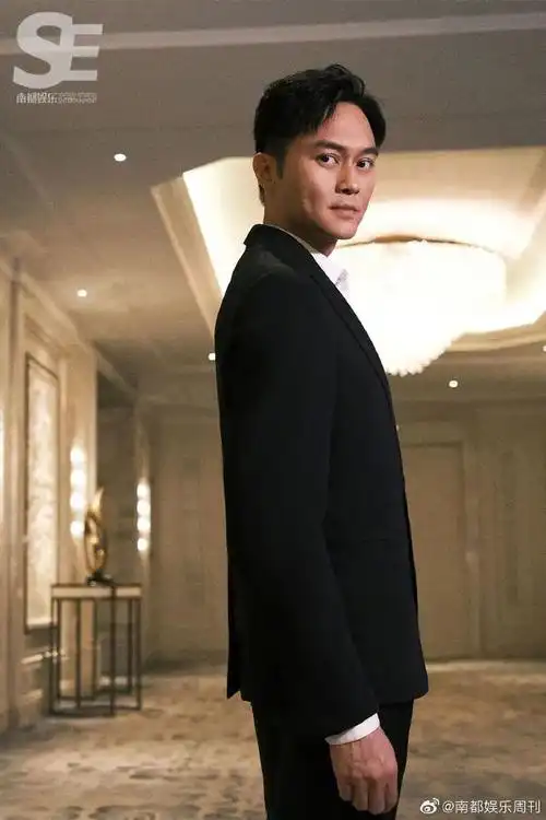 【张智霖封面】:人生五十,无憾前行