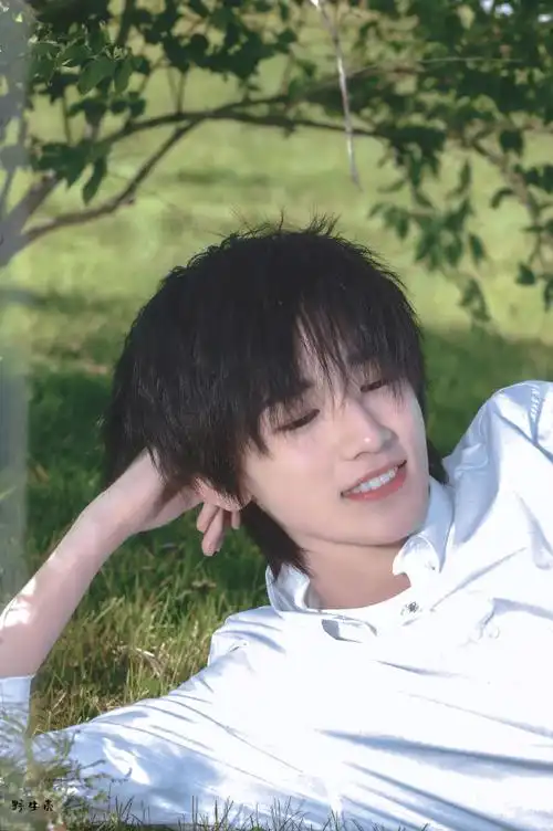 宋亚轩|98 少年と花截修了几张非常喜欢的小宋日系美少年真的太戳