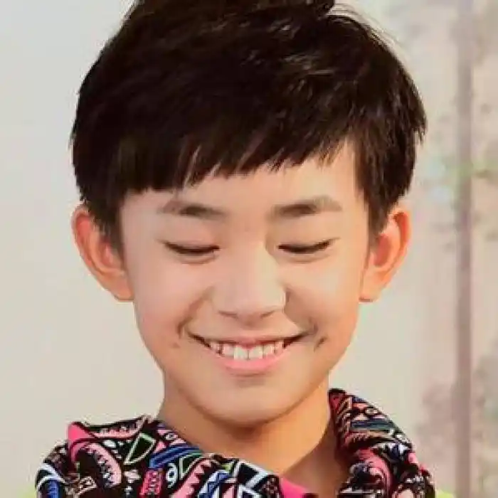 易烊千玺 小时候