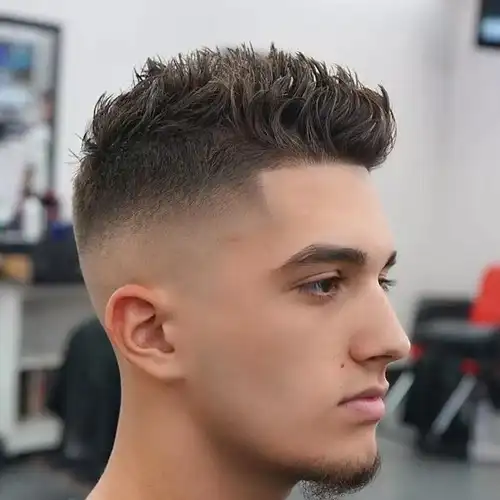 一,两边铲 露额头发型