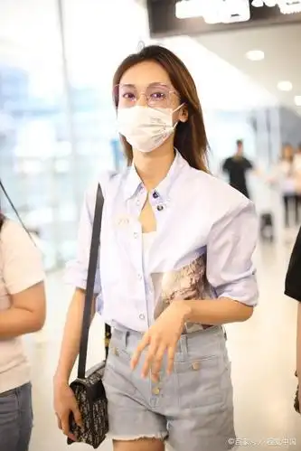 吴谨言素颜现身,瘦到皮包骨,粉丝担心健康状况