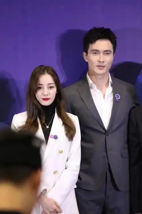 热巴高伟光早年同框合影,当年跟现在对比,网友感叹老的真是很快