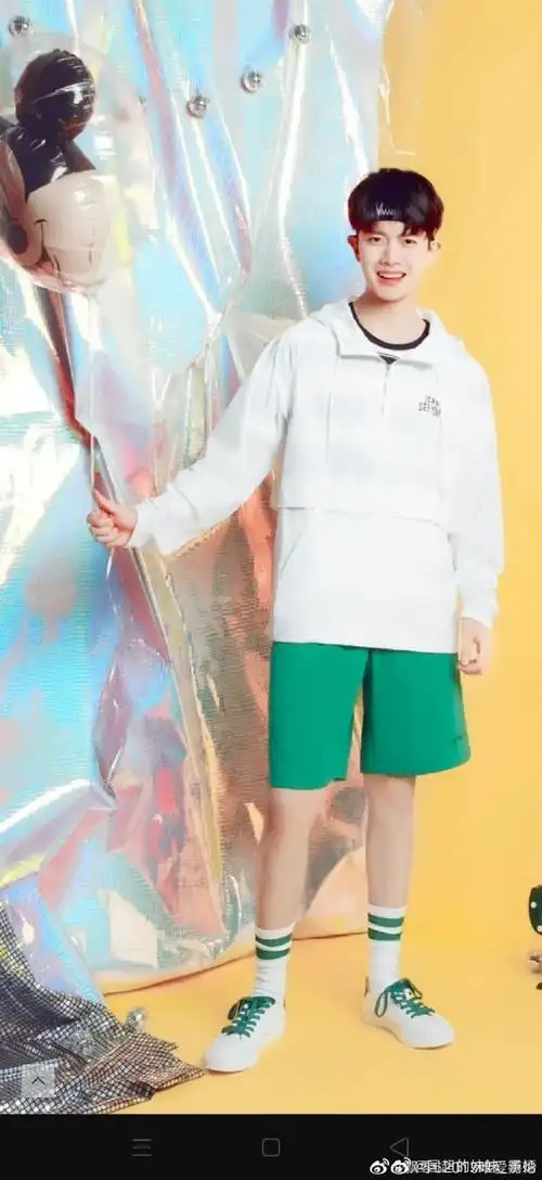 任嘉伦超话1  从热血乒乓小将,到爱岗敬业机场地勤,从积极选秀唱跳