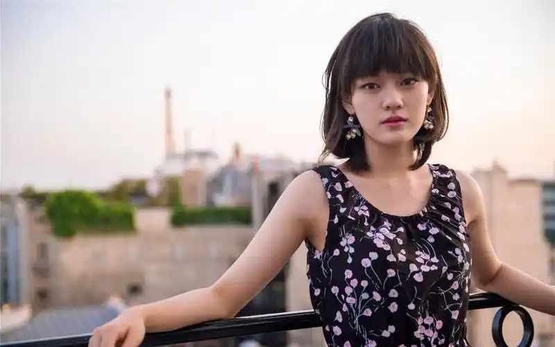 文淇印花裙唯美高清桌面壁纸