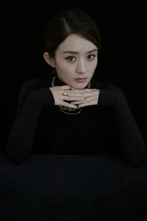 赵丽颖黑白调优雅美丽气质写真图片