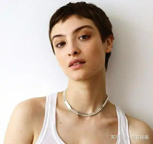 寸头的女生也能自信充满魅力