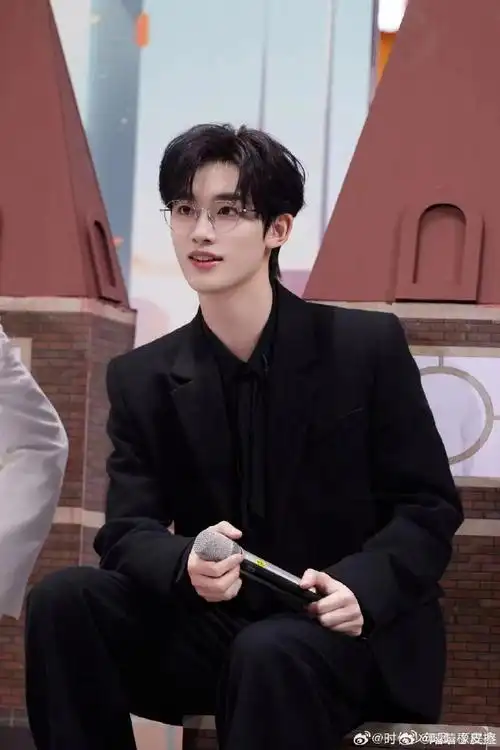 丁程鑫戴眼镜好奶##果然是时代少年团的心头镜##女大