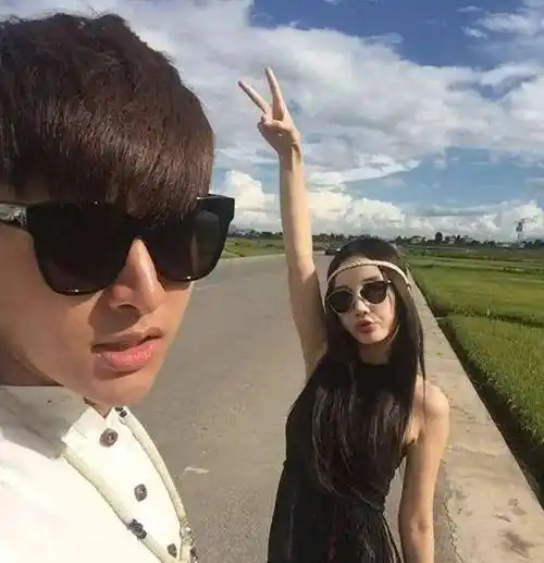 刚暗示"没对象",贾乃亮就恋上小花旦金晨?