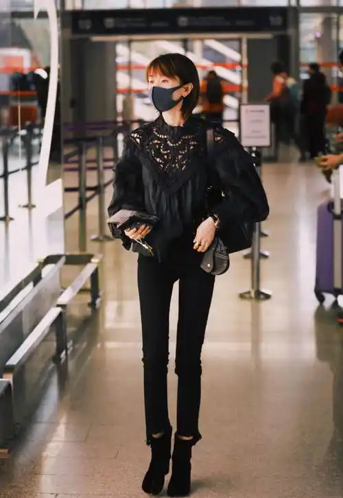 原创王子文太适合下身失踪穿黑色长款衬衫秀美腿骨感身材也优雅