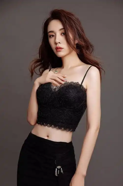 王晓晨图片 王晓晨性感杂志写真(2)