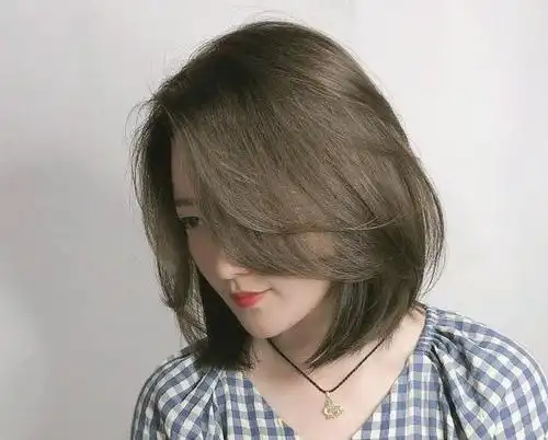 "网红气垫烫中短发"