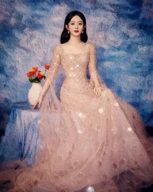 赵丽颖油画风写真端庄优雅裸粉色长裙仙气十足