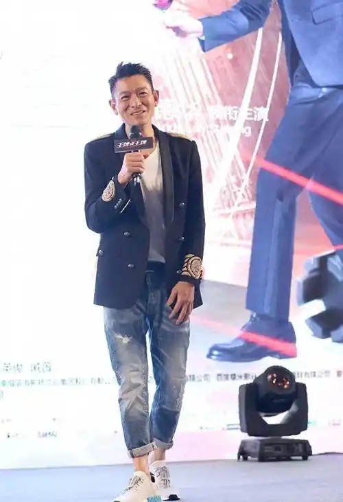 中年男人:尽量少穿低裆裤,多穿牛仔裤更显腿长,看刘德华就知道_身高