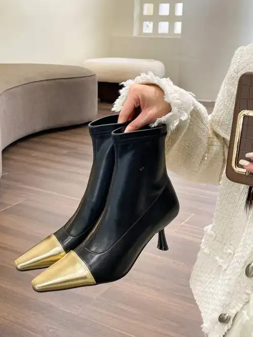 很简单舒服的穿搭#鞋控の日常  #显瘦穿搭  #高跟靴  #穿搭  #靴子