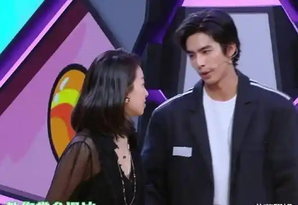 原创宋威龙太不解时尚宋茜主动想牵手却被他给直接拒绝