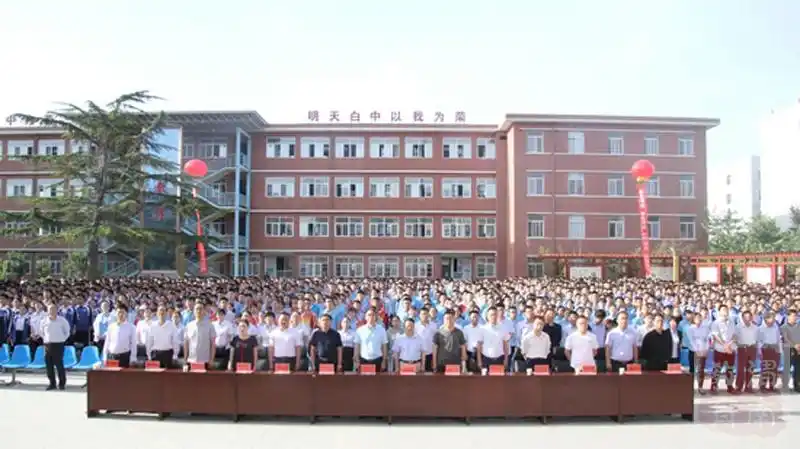 白水县白水中学举行2019届毕业典礼