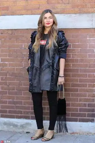 冬天穿凉鞋 想时髦就要任性