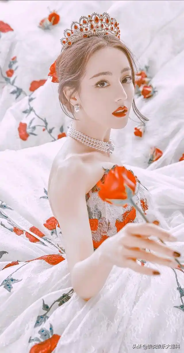 迪丽热巴=顶流热巴?没有代表作支撑的顶流,终将镜花水月一场空