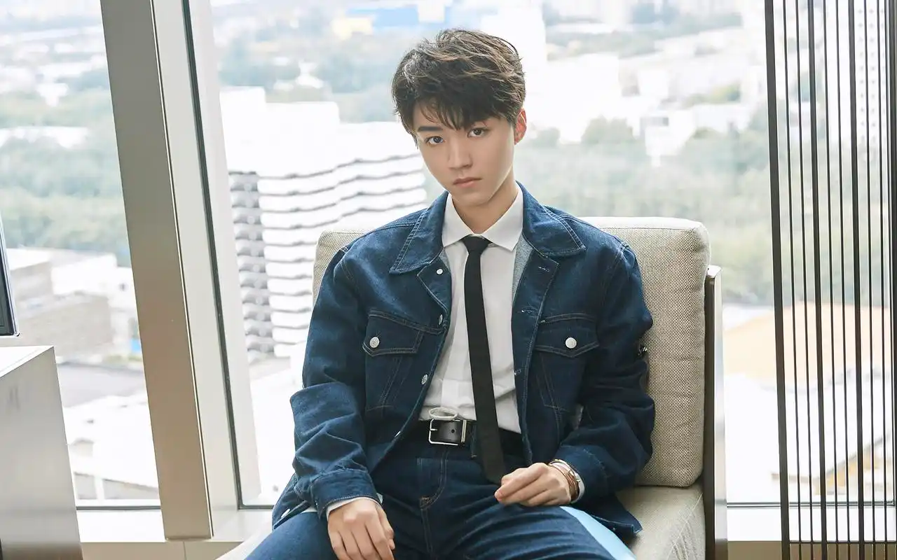 王俊凯牛仔衣帅气写真图片壁纸