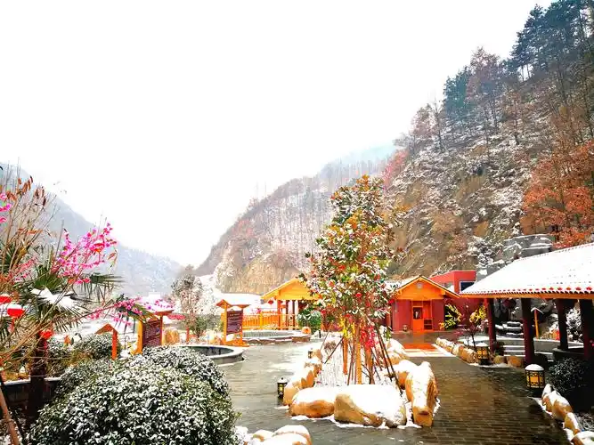 父母身体康健,常泡"高锶富硒"温泉