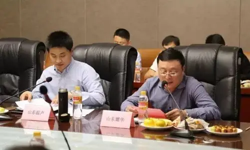 本次交流座谈会由山东温声玻璃公司总经理董洪林主持,会议首先由山东