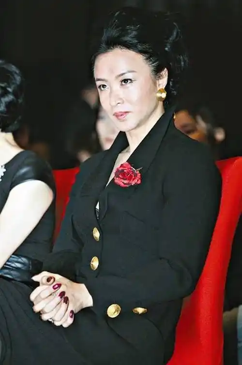 金星第一任妻子离婚时怀着孕,金星从男性到女性,重塑婚姻与幸福_舞蹈