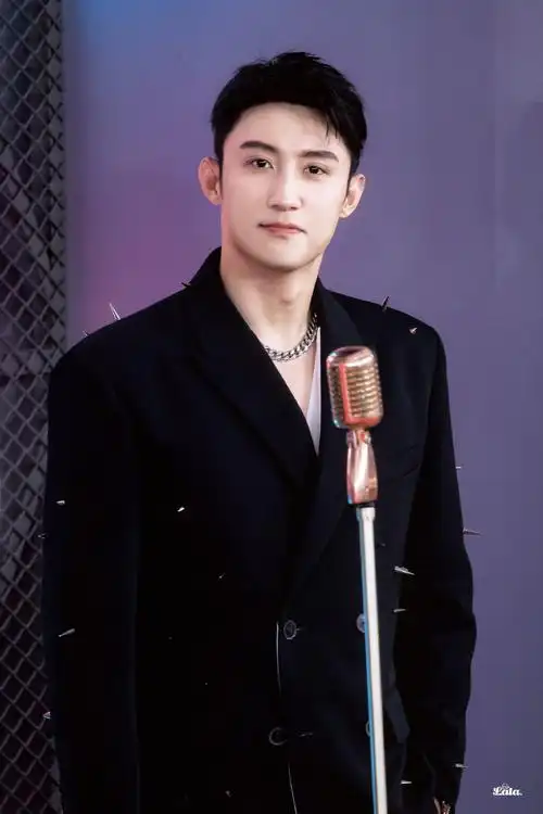 黄景瑜超话帅气逼人@johnny黄景瑜20240113北京微博之夜#黄景瑜#hjy