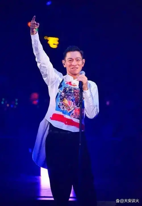 刘德华霸气来袭,时隔六年,再次开启巡回演唱会,终于等到这一天