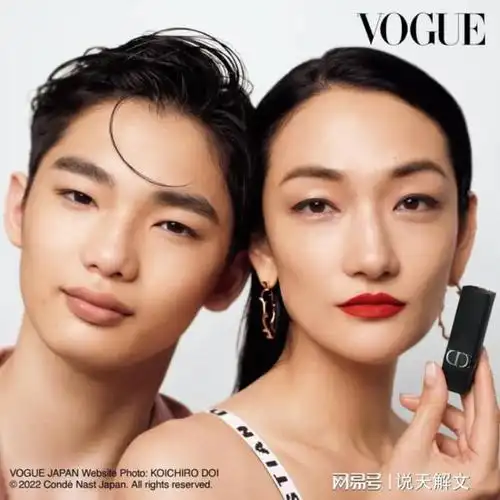 41 岁的日本名模富永爱,被称比例之神,与工作人员擦肩让人震惊|刘雯