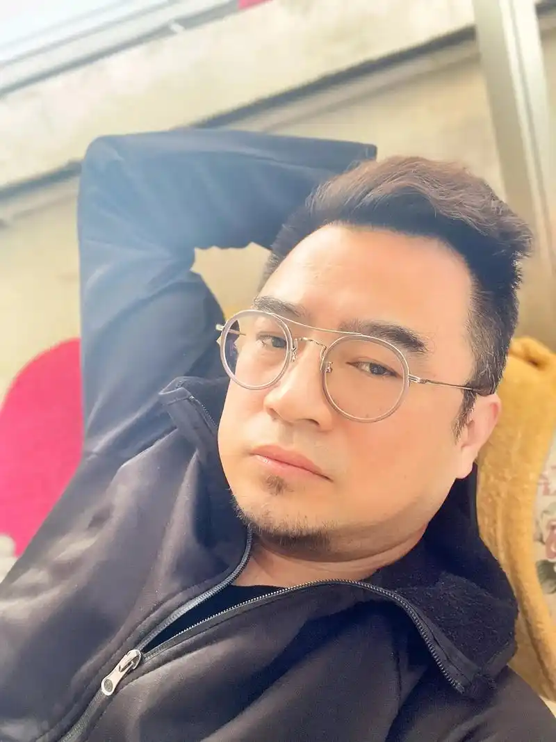 崇明战狼 四十岁的男人少了一份轻率,多了一份成熟;少了一份 - 抖音