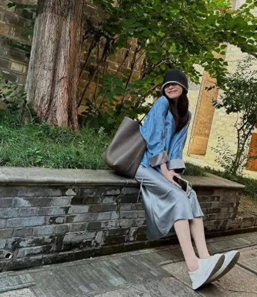 倪妮普及了一款叫"珍珠强化旗袍"的穿搭,文艺范的丝裙_时尚_造型