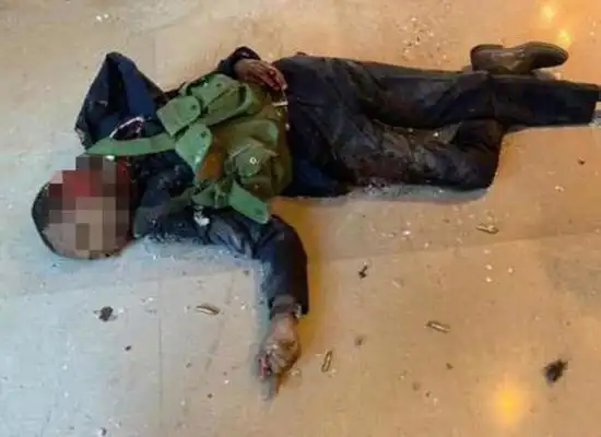 被爆头的恐怖分子,地上散落的5.