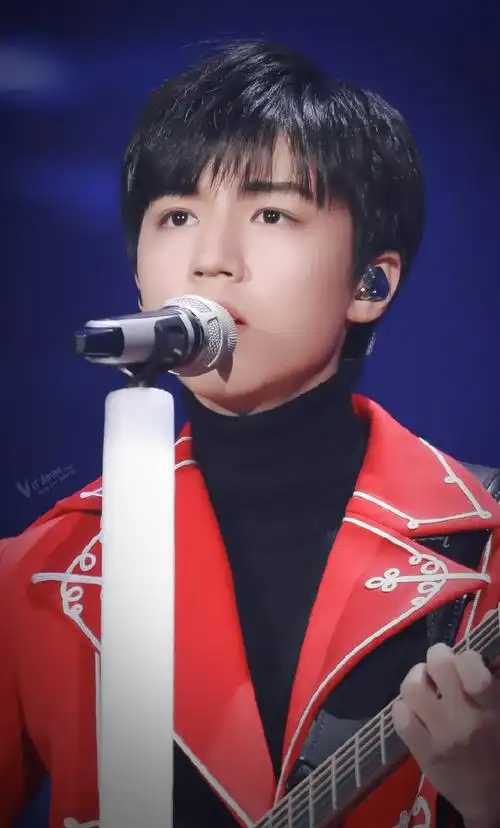 好想和王俊凯一起跨年@tfboys-王俊凯#2024江苏卫视跨年演唱会官宣