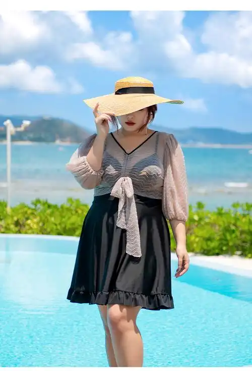 新款加肥大码泳衣女胖mm200斤遮肚宽松保守连体性感蕾丝裙式泳装